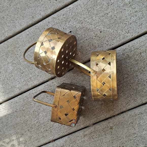 Vintage Brass woven baskets with handle - Picture 3 of 9